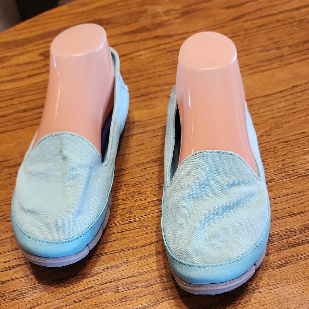Crocs Teal Size 8